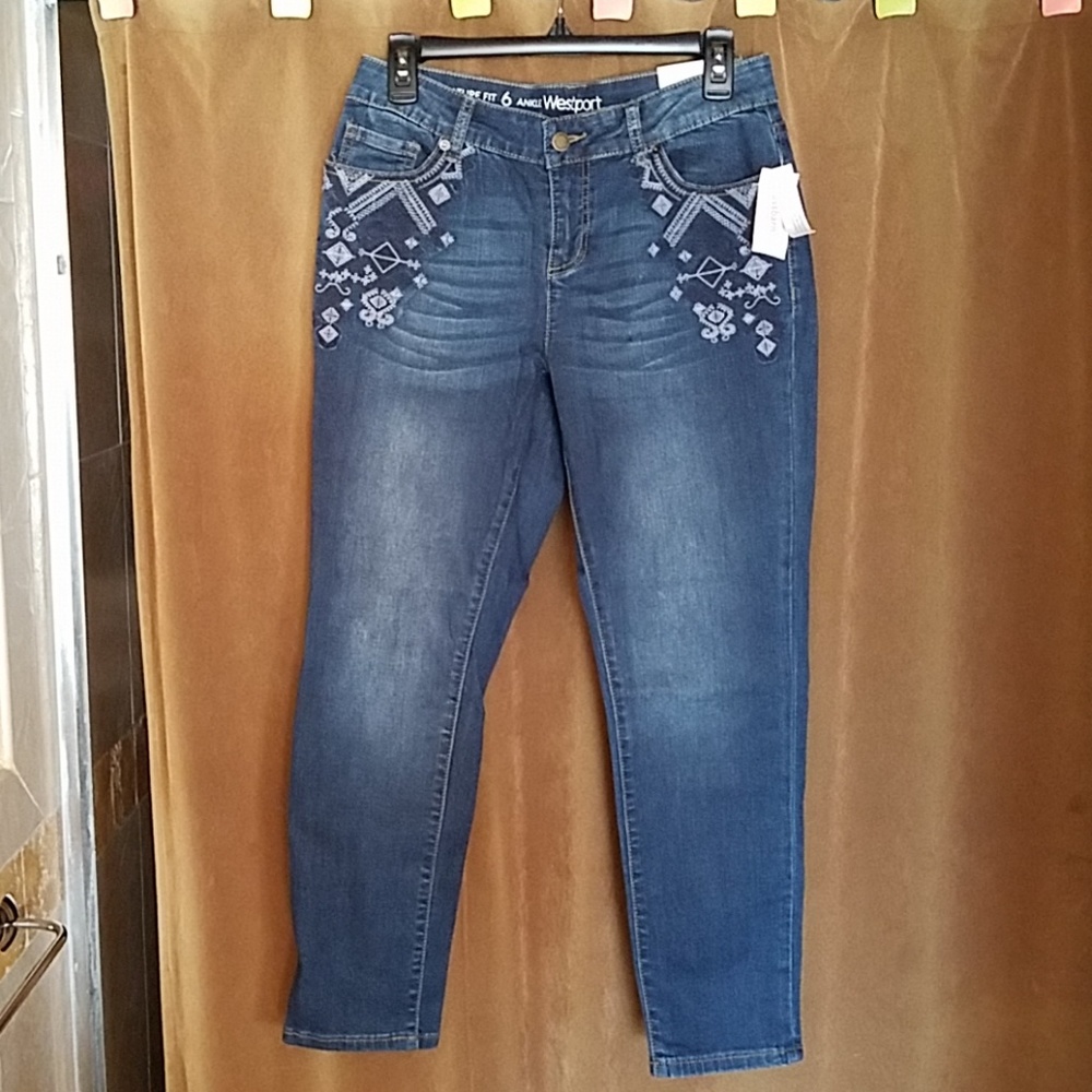 Signature fit mid-rise ankle jeans